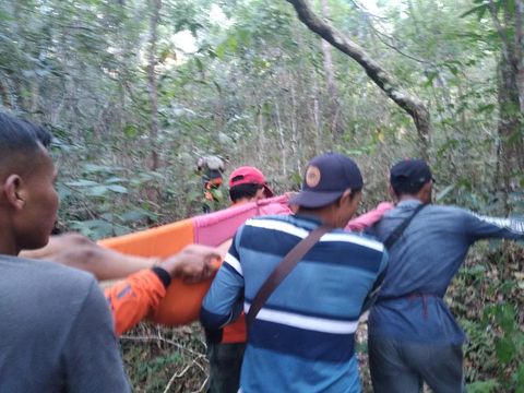 Evakuasi remaja yang hilang tiga hari di Kapanewon Dlingo, Kabupaten Bantul, Rabu (9/8/2023).