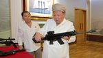 Gaya Kim Jong Un Saat Tinjau Pabrik Senjata Utama Korut