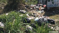 Sampah-sampah terbungkus plastik bermacam ukuran. Bahkan ada beberapa yang terbungkus trashbag berwarna hitam ukuran besar. Foto: Adji G Rinepta/detikJogja