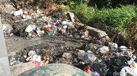 Di antara hamparan sampah tersebut, juga terlihat ada bekas sampah yang dibakar. Foto: Adji G Rinepta/detikJogja