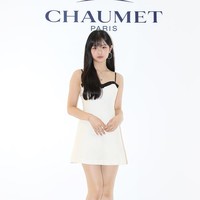 Hanni NewJeans menjadi tamu spesial di acara pop-up store Chaumet yang memamerkan koleksi perhiasan terbaru Bee My Love pada Senin (7/8/2023). Foto: Instagram