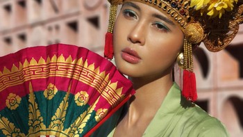 Reno 10 Pro Plus 5G menawarkan kamera utama 50MP bersensor IMX890 dengan OIS, serta lensa ultra-wide 8MP dengan sensor IMX355.  Foto: Josina/detikINET