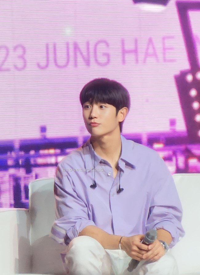 Jung Hae In telah membuat penampilan sebagai pemain drama D.P. Season 2 dan film 12.12: The Day. Di pertengah tahun ini, sang aktor juga menggelar fanmeeting di Manila, Jakarta, Bangkok, dan Singapura. Kini, dia akan segera memulai syuting drama komedi romantis berjudul Mom’s Friend Son. Foto: Instagram