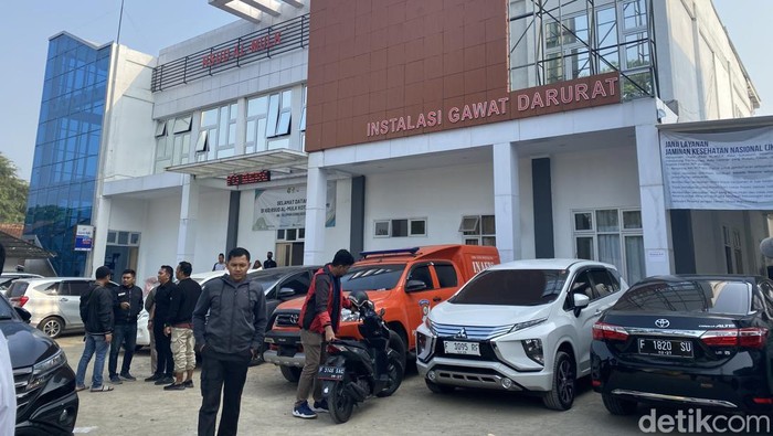 Kapolres Sukabumi Kota AKBP Ari Setyawan Wibowo saat berada di IGD RSUD Al-Mulk Sukabumi.