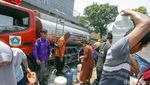 Kekeringan, Warga Citeureup Kabupaten Bogor Antre Air Bersih