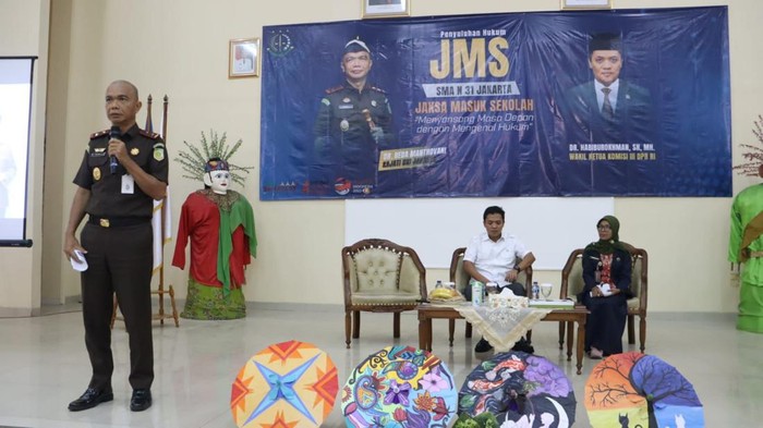 Kepala Kejaksaan Tinggi DKI Jakarta Reda Manthovani dan Wakil Ketua Komisi III DPR Habiburokhman