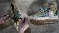 Hasilnya, produk ini sukses menembus pasar Asia hingga Eropa lho dan dijual dengan harga terjangkau mulai dari Rp80 ribu hingga Rp350 ribu.