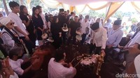 Ibunda Kikan Cokelat, Indira Damayanti, dimakamkan di TPU Jeruk Purut, Rabu (9/8/2023). Foto: Ahsan/detikHOT