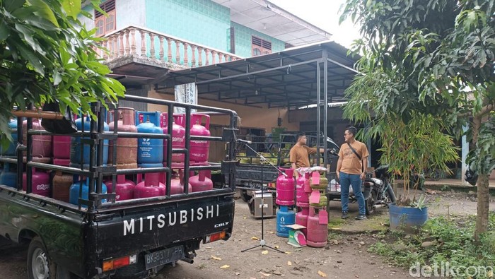 Lokasi pengoplosan gas di Deli Serdang digerebek polisi