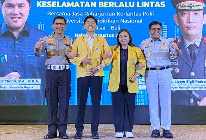 Mahasiswa di Bali Dicetak Jadi Pelopor Keselamatan Berlalu Lintas Ratusan mahasiswa dari berbagai universitas di Bali mendapatkan pelatihan keselamatan berlalu lintas di Universitas Pendidikan Nasional Denpasar.