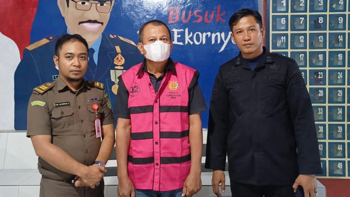 Mantan Kades Pattiro Sompe di Bone ditangkap Kejari Bone.