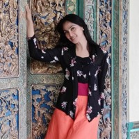 Wajahnya pun cukup dipulas makeup tipis yang semakin menonjolkan paras manis khas wanita Indonesia. Foto: Instagram/@maudykoesnaedi