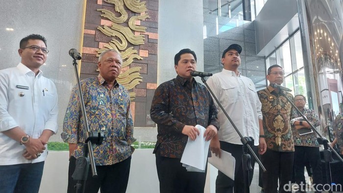 Menteri Jokowi Rapat di Kantor Basuki Bahas Renovasi Stadion