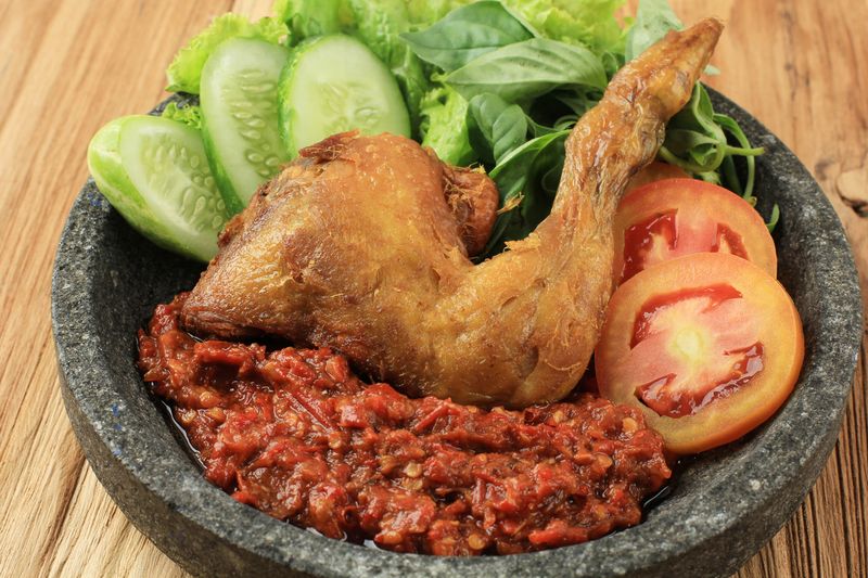 Menu Ayam Penyet di Lima Negara Ini Harganya Selangit