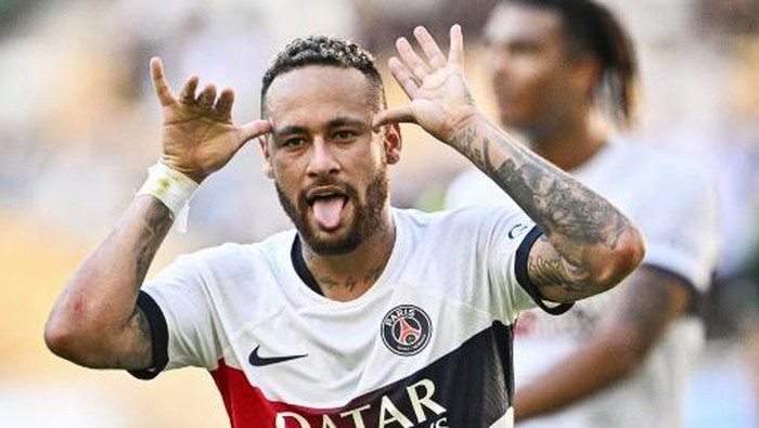 Paris Saint-Germains Neymar celebrates after scoring a goal against Jeonbuk Hyundai Motors during their friendly football match at the Asiad Main Stadium in Busan on August 3, 2023. (Photo by ANTHONY WALLACE / AFP)