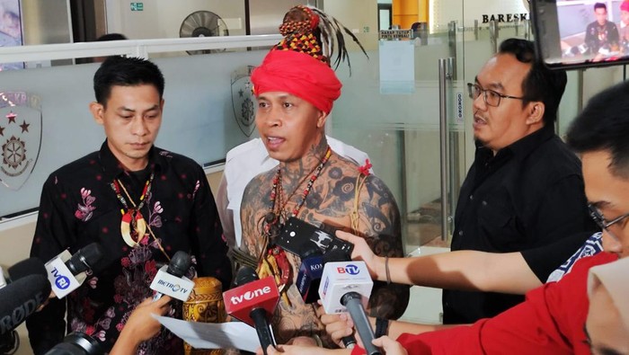 Panglima Jilah Pasukan Merah, Agustinus