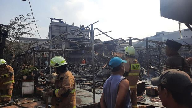 Pasar Kambing, Tanah Abang, Jakarta Pusat, terbakar diduga karena korsleting listrik.