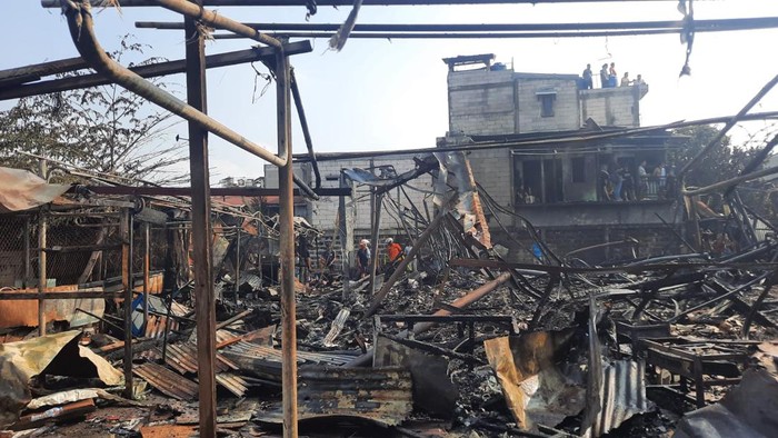Pasar Kambing, Tanah Abang, Jakarta Pusat, terbakar diduga karena korsleting listrik.