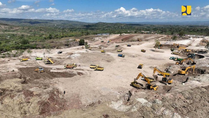 Pembangunan Rumah buat Pejuang Eks Timor Timur Dikebut, Ini Potretnya Kementerian PUPR mempercepat pembangunan rumah khusus (rusus) untuk para pejuang eks Timor Timur yang bermukim di Kupang. Ada 2.100 rumah yang dibangun.