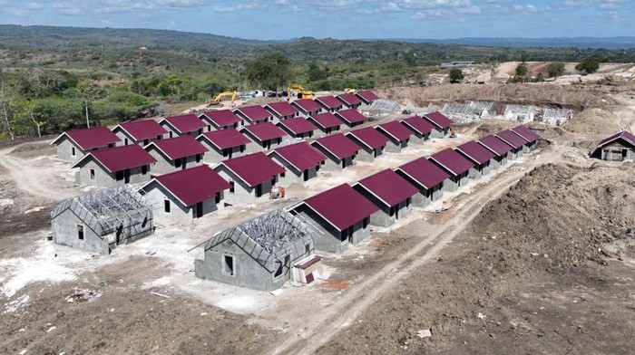 Kementerian PUPR mempercepat pembangunan rumah khusus (rusus) untuk para pejuang eks Timor Timur yang bermukim di Kupang. Ada 2.100 rumah yang dibangun.