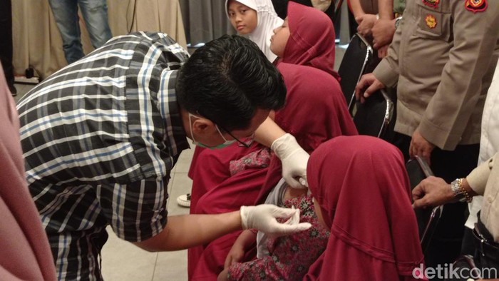 Pemberian vaksin di Tasikmalaya