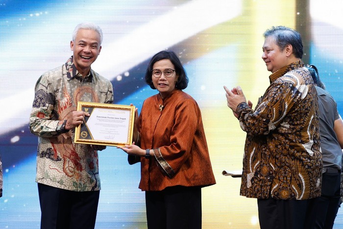 Pemerintah Provinsi Jawa Tengah (Jateng) di bawah kepemimpinan Ganjar Pranowo kembali mencetak hattrick penghargaan.