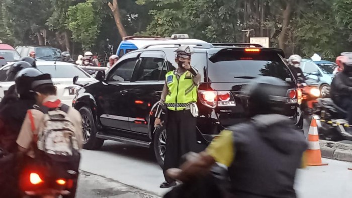 Perbaikan Jalan di Cijantung Sempat Bikin Macet, Kini Bisa Dilalui Kendaraan