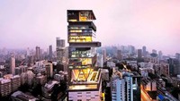 Antilia - India. Antilia merupakan hunian pribadi milik Mukesh Ambani, salah satu orang terkaya di India. Bangunan ini memiliki luas 400.000 kaki persegi dan memiliki 27 lantai, dengan double-ceiling yang dihitung sebagai 2 lantai. Walaupun bangunan ini tinggi, tetapi didesain untuk tahan gempat. Bangunan ini memiliki 6 lantai untuk area parkir guna memfasilitasi kendaraan-kendaraan mewah keluarga terkaya di India ini. Di dalamnya juga ada kuil besar, kamar untuk tamu yang mewah, 3 helipad, spa dengan kolam indoor, studio yoga, ruang bioskop pribadi, hingga kedai es krim. Rumah ini diperkirakan seharga US$ 2 miliar atau sekitar Rp 30 triliun. 