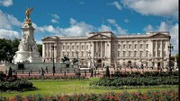 Istana Buckingham - Inggris. Istana Buckingham atau Buckingham Palace merupakan rumah termahal di dunia. Walaupun tidak dijual, namun jika dijual harganya mencapai sekitar US$ 4,9 miliar atau Rp 73,7 triliun (kurs Rp 15.041). Di dalamnya terdapat 240 kamar, 188 kamar untuk staf, 52 kamar anggota kerajaan dan tamu. Selain itu, ada kolam renang dan ruang operasi. Istana ini merupakan rumah bagi anggota kerajaan Inggris dan terbuka untuk umum (dipandu oleh guide). Buckingham Palace berdiri di lahan seluas 77.000 meter persegi. 