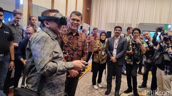 Disampaikan bahwa kecanggihannya bisa diimplementasikan untuk live streaming atau melakukan panggilan video. Nah untuk perangkat yang digunakan ialah Meta Quest Pro. Foto: (Panji Saputro/detikINET).