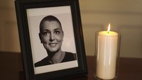 Sinead OConnor meninggal di usia 56 tahun. Kabar kepergian penyanyi asal Irlandia itu menjadi sorotan di dunia internasional termasuk Indonesia. (AP Photo/Brian Lawless)