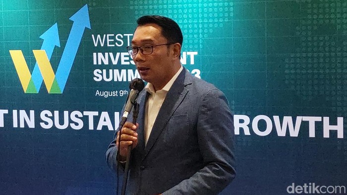 Ridwan Kamil dalam konferensi pers di West Java Investment Summit (WJIS) 2023