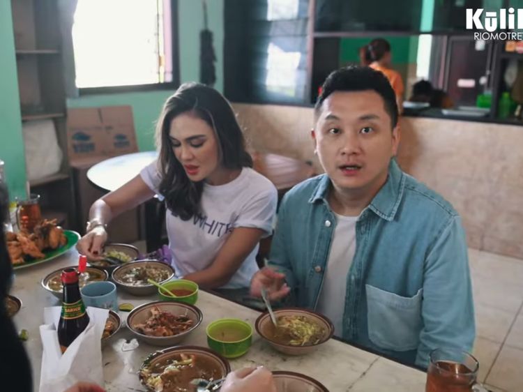 Momen Rio Motret Kulineran di Yogyakarta Bareng Lucinta Luna
