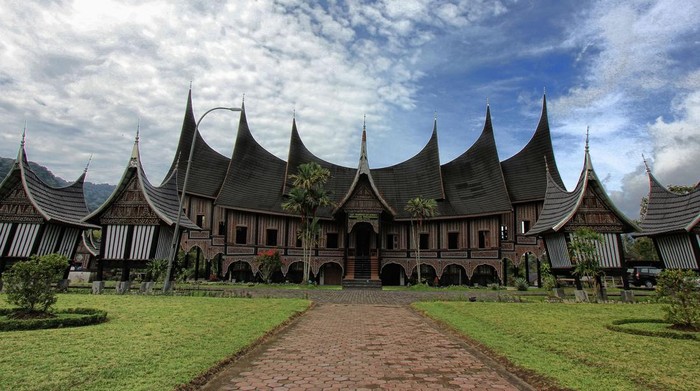 Rumah Adat Gadang Sumatera Barat Jenis Ciri Dan Fungsinya