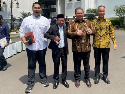 Saat Airlangga-Bahlil Bergandengan Tangan
