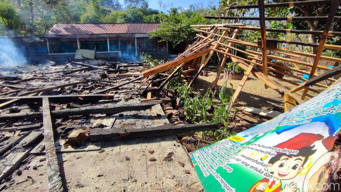sekolah paud di ponorogo terbakar