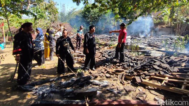 sekolah paud di ponorogo terbakar