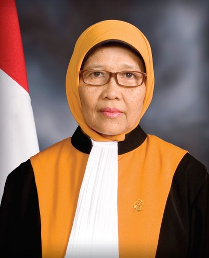 Sosok 2 Hakim Agung yang Ngotot Ferdy Sambo Tetap Dihukum Mati Hukuman Ferdy Sambo disunat dari hukuman mati menjadi hukuman penjara seumur hidup. Dari lima hakim agung yang mengadili, dua menolak menyunat hukuman Ferdy Sambo, yaitu hakim agung Desnayeti dan Jupriyadi. Siapa mereka?