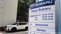 Jakarta dipilih sebagai tempat pembukaan dealer keempat Subaru di Indonesia lantaran kota ini merupakan pusat bisnis, industri, serta pusat dari wilayah aglomerasi Jabodetabek