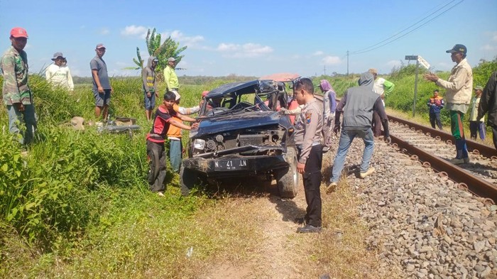 Taft tertabrak KA Kertanegara
