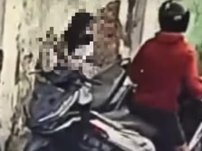 Tangkapan layar video viral diduga eksibisionis di Semarang. Diunggah Rabu (9/8/2023).