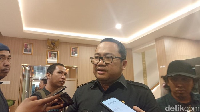 Wakil Ketua DPRD Sulsel Darmawangsyah Muin.