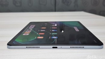 Tablet ini hanya memiliki satu port, yakni USB Type C. Foto: Adi Fida Rahman/detikINET