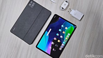 Inilah paket bundling Xiaomi Pad 6. Ada unit tablet beserta adaptor charger dan kabel data, dilengkapi case keyboard dan Xiaomi Pen 2nd.  dan Foto: Adi Fida Rahman/detikINET