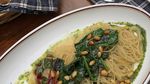 Adik Oklin Fia Saat Santai di Bar dan Restoran Keren, Ini Momennya