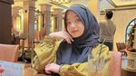 Adik Oklin Fia Saat Santai di Bar dan Restoran Keren, Ini Momennya