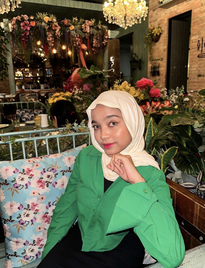 Adik Oklin Fia Saat Nongkrong di Bar dan Restoran Keren, Ini Momennya Adik Oklin Fia Saat Nongkrong di Bar dan Restoran Keren, Ini Momennya