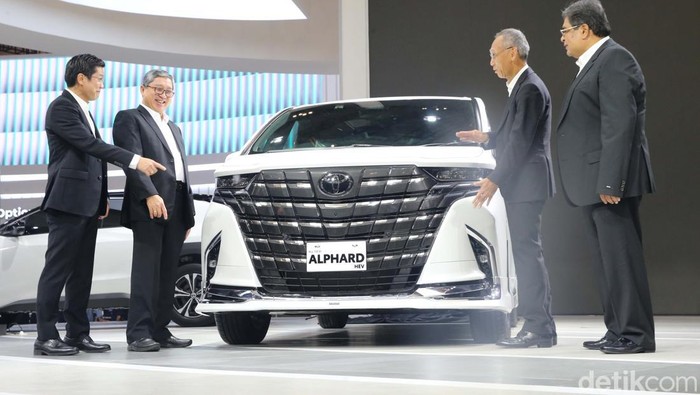Alphard Generasi Terbaru Tampil di GIIAS 2023