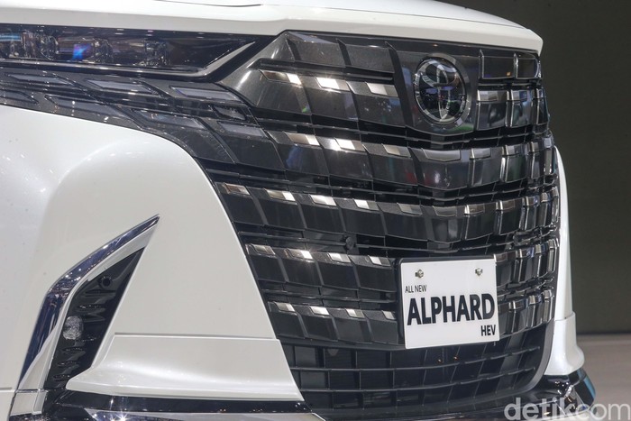 Alphard Generasi Terbaru Tampil di GIIAS 2023