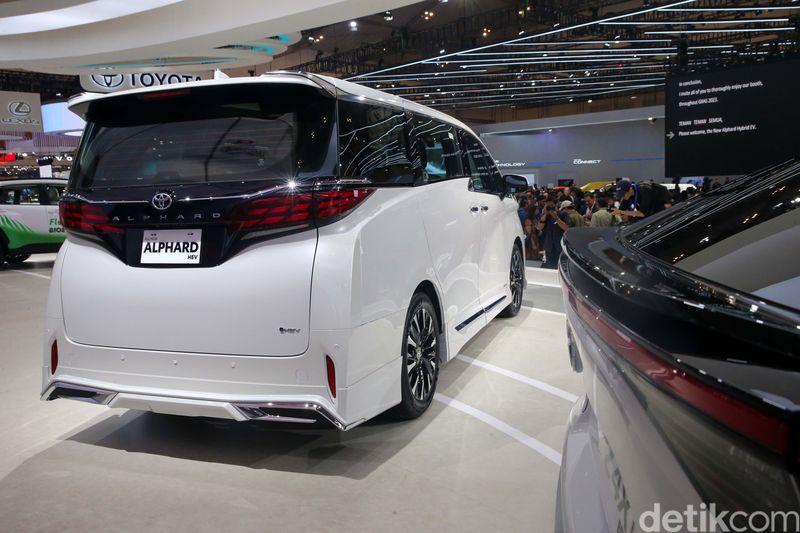 Alphard Generasi Terbaru Tampil di GIIAS 2023